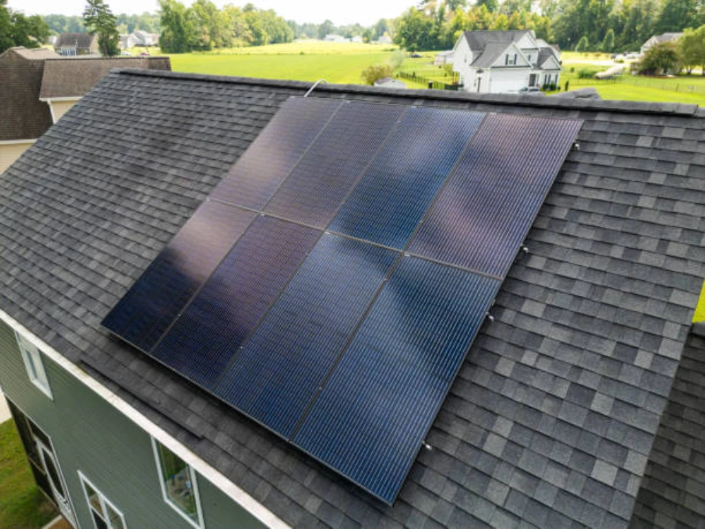 Pros and Cons of Solar Panels on the Roof (1)