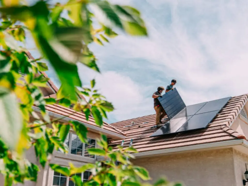 installing solar panels on roof (2)