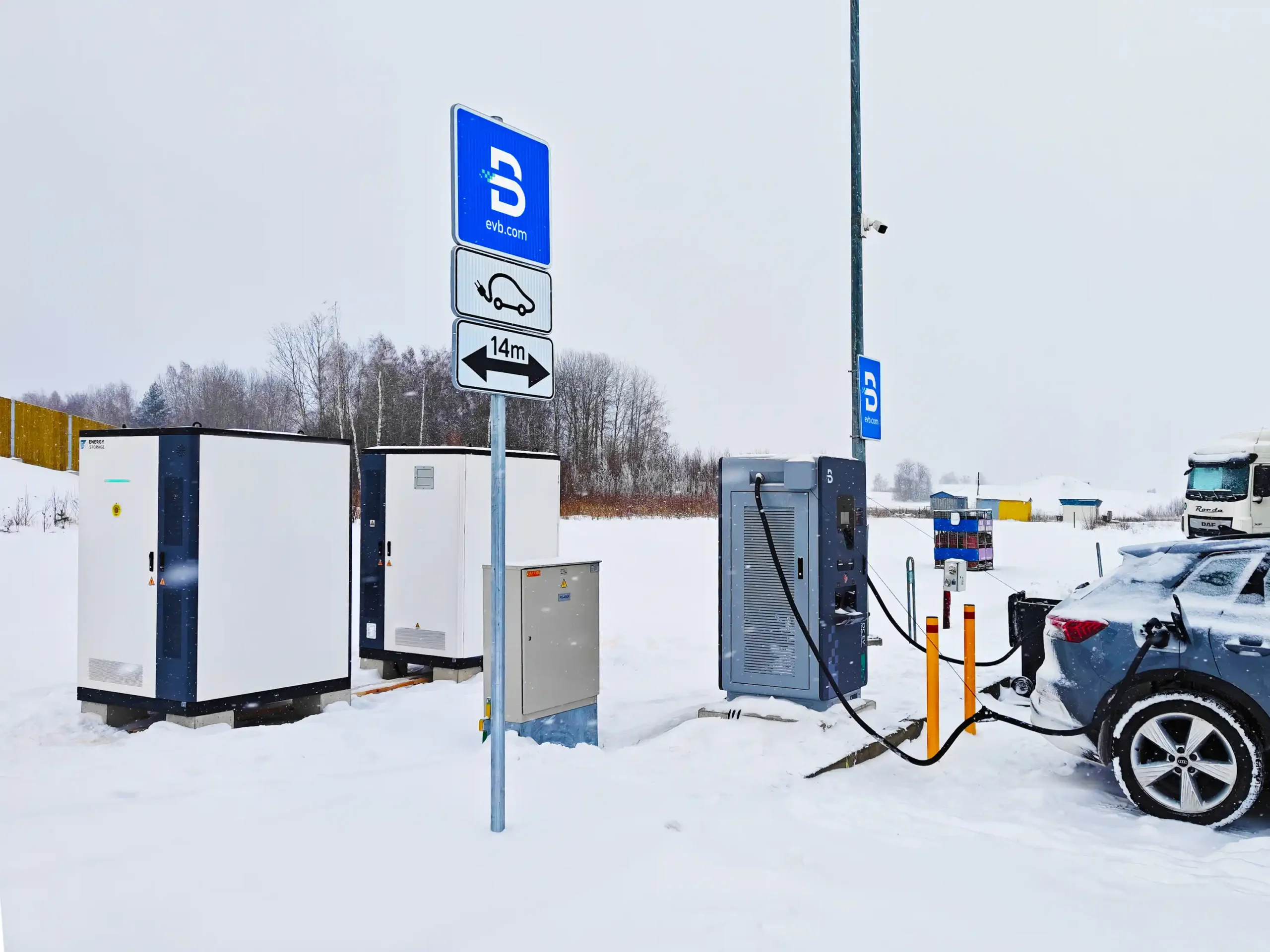 100 kW/241 kWh liquid-cooled ess 180kW DC fast charger Nordic