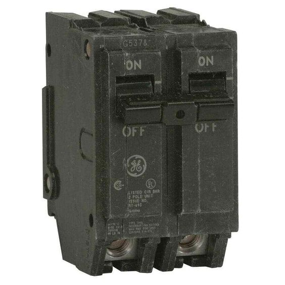 Double pole circuit breaker 