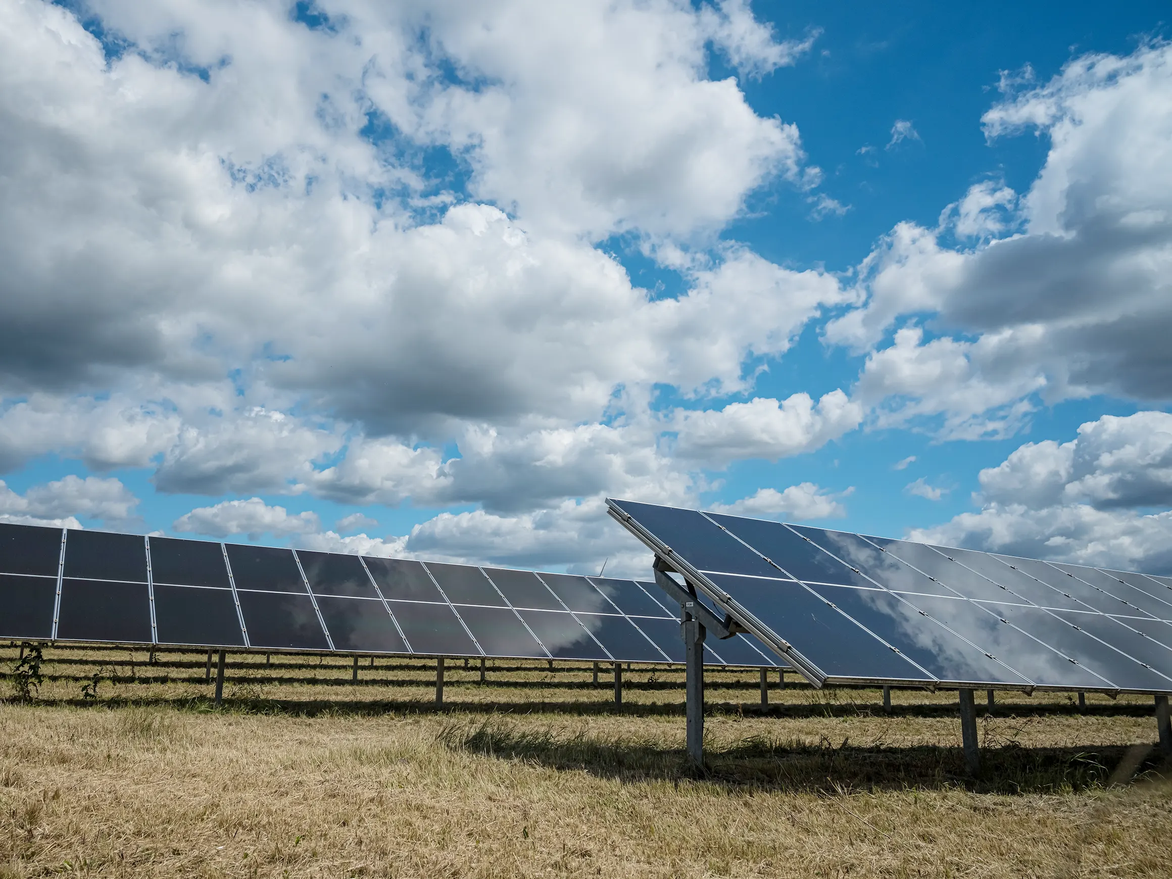 How to Ensure High Efficiency of Solar Combiner Boxes in Photovoltaic Systems